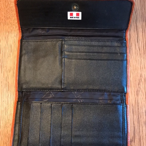 Leather Embossed Wallet - Picture 7 of 9